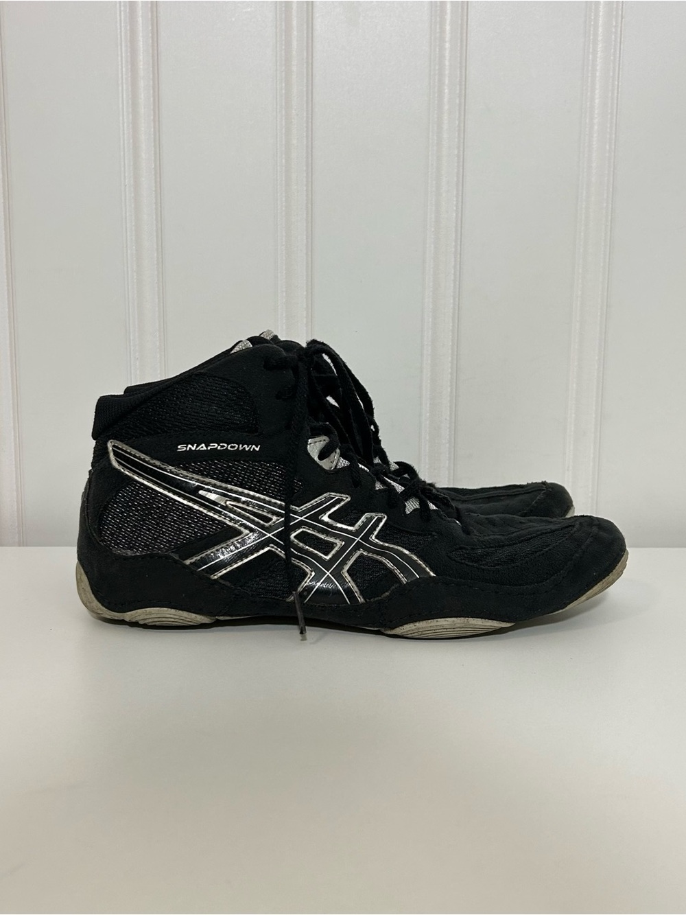ASICS snapdown Black and Silver Wrestling Sneakers men’s 9.5